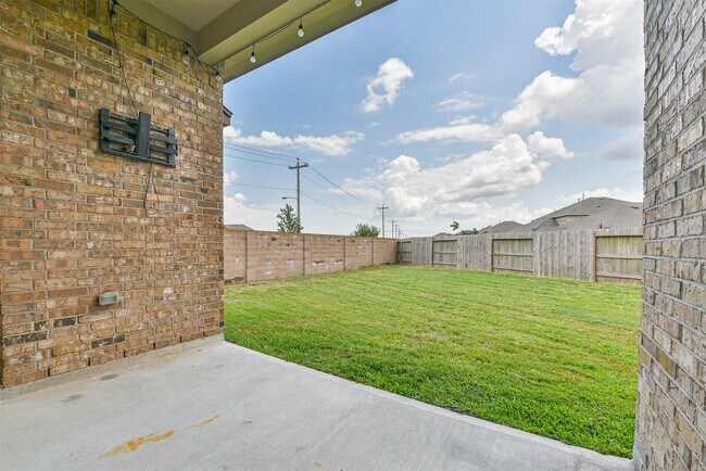 Building Photo - 12617 White Cove Dr