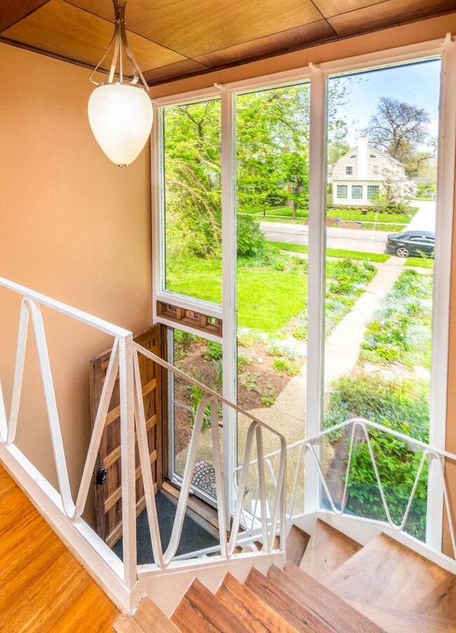 Building Photo - Beautiful Single Family Home w Massive Yard for Rent