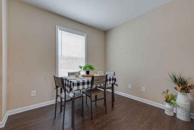 Building Photo - Meadow Ridge Town Homes