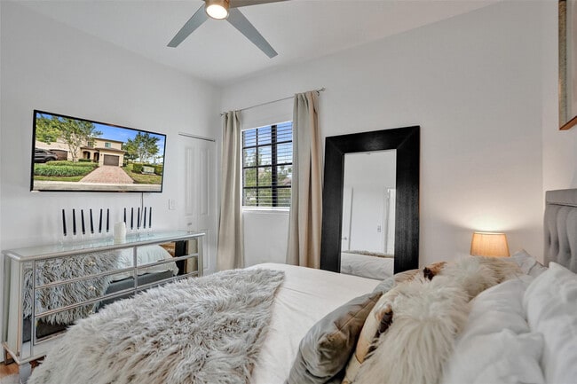 Building Photo - 4234 N Dixie Hwy