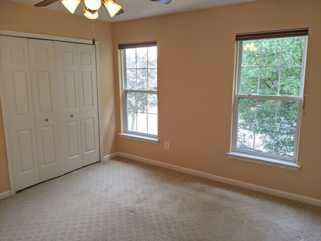 Building Photo - 403 McClellan Dr