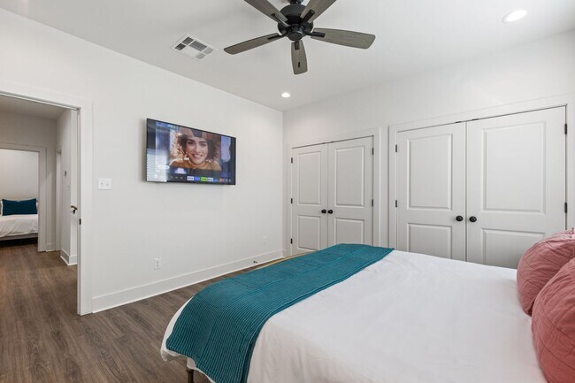 Building Photo - 500 Highland Oaks Ln