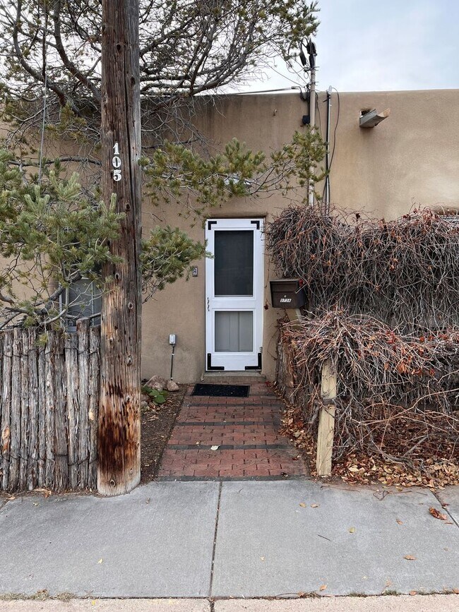 Building Photo - 573 W San Francisco St