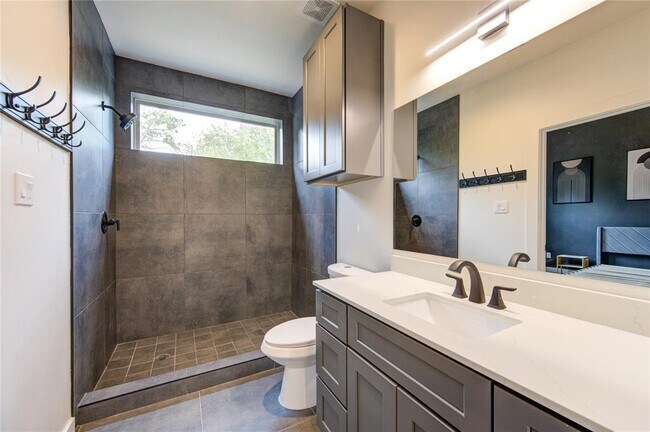 Building Photo - 13103 Honey Suckle Ridge Ln