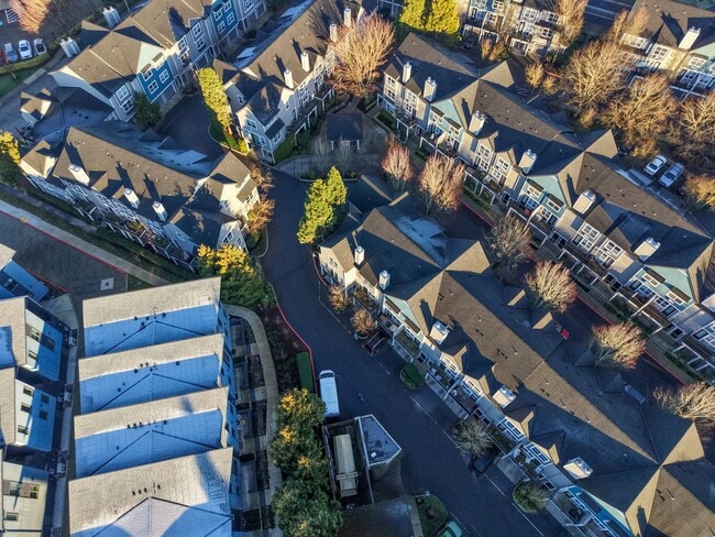 Building Photo - Townhome-Style Condo at Columbia Shores - 3 Bedroom