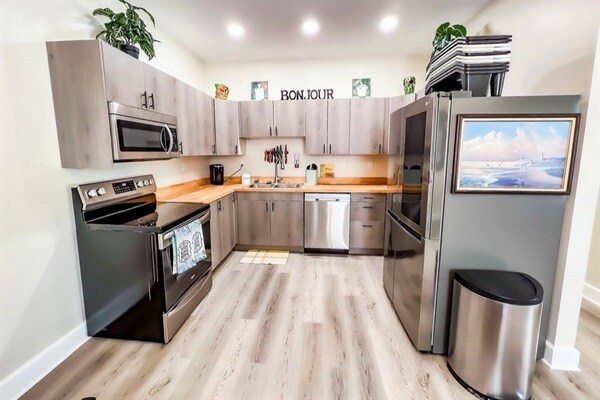 Building Photo - 1528 5th St