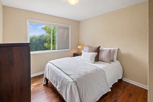 Building Photo - 3035 Ribera Rd