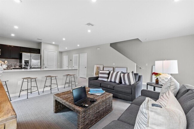 Building Photo - 436 10th Ct