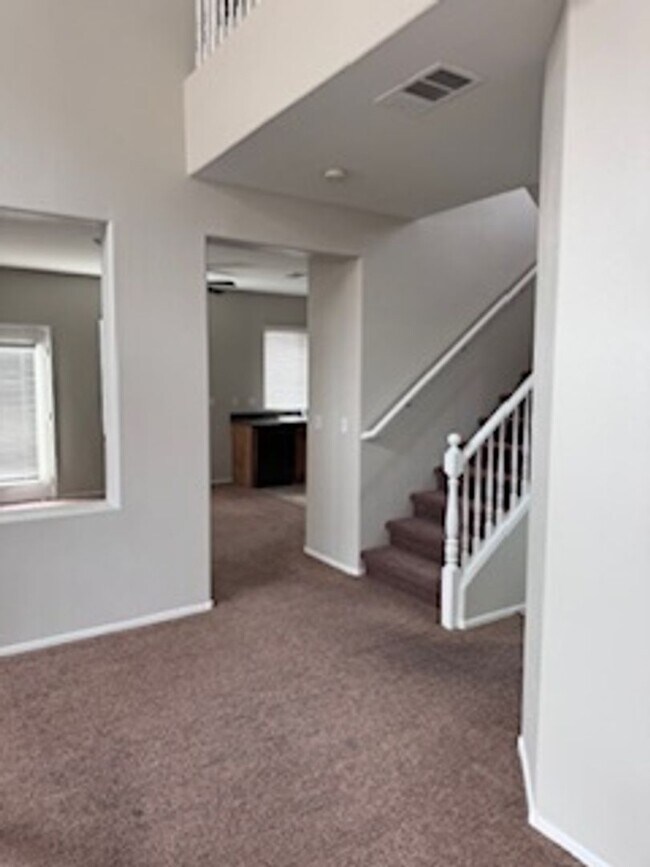 Building Photo - 3Bed/2.5Bath/2Car Residence located in North Las Vegas gated community!