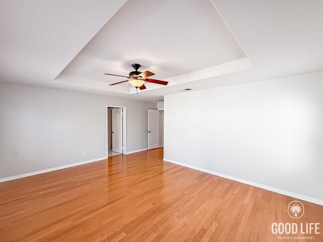 Building Photo - Updated 5BR/3BA San Diego home with modern...