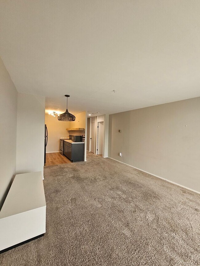 Building Photo - One Bedroom Midtown Condo
