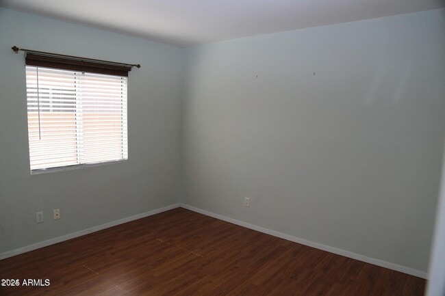 Building Photo - 2228 E Aire Libre Ave