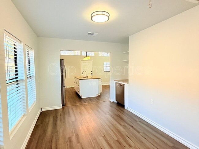 Building Photo - 255 Cumberland Rd