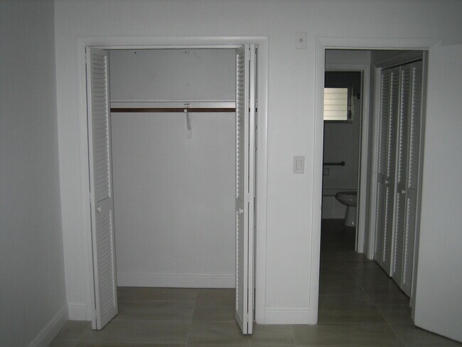 Building Photo - 960 Crystal Lake Dr