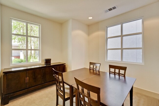 Building Photo - Large Santa Clara 1 Bedroom Condo in River...