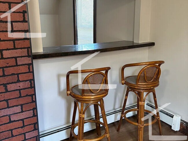 Building Photo - Spacious 1-Bedroom with Washer/Dryer in Unit!