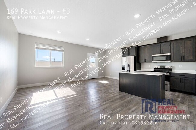 Building Photo - 169 Park Lawn Dr