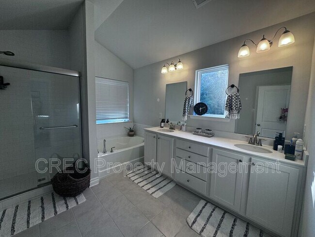 Building Photo - 126 Brant Dr