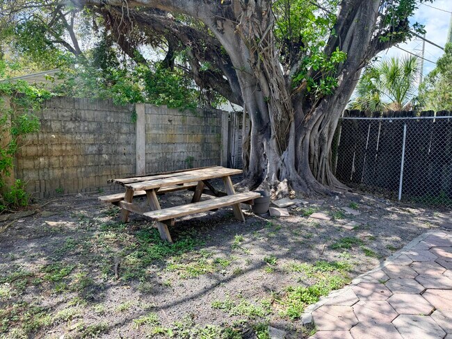 Building Photo - 536 NW 45th St