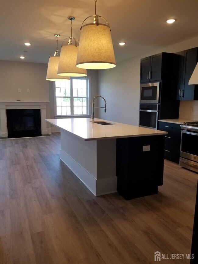Building Photo - 4403 Thompson Dr