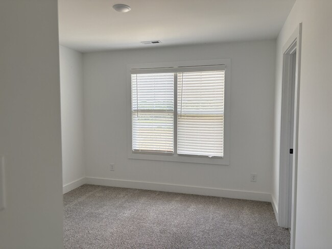 Building Photo - 120 Willa Mae Ln