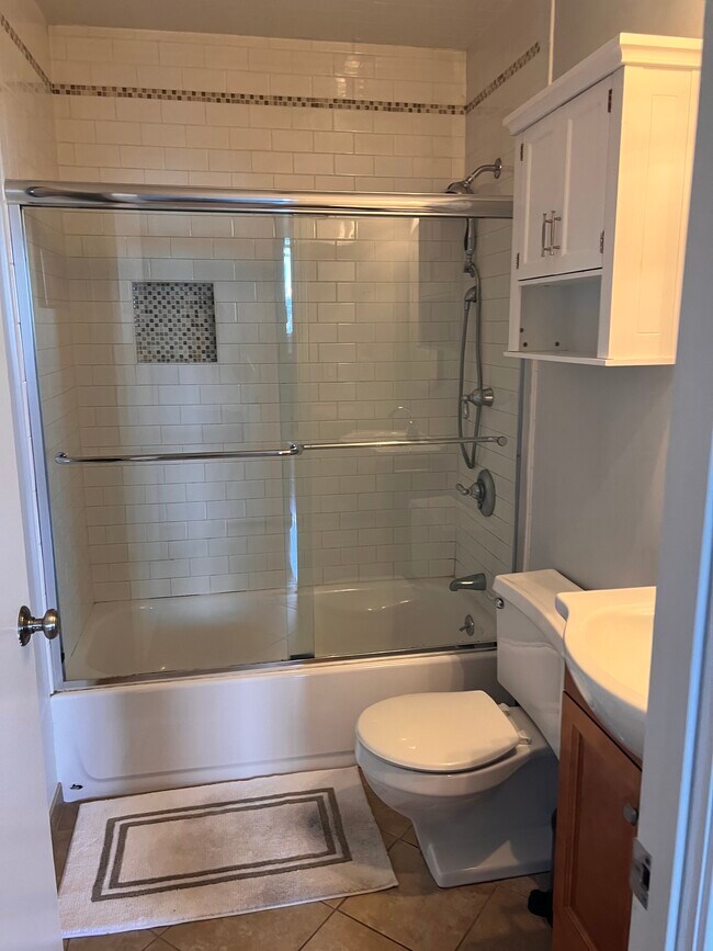 bathroom - 350 W 4th St