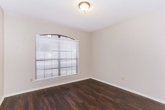 Building Photo - 7933 Clear Brook Cir