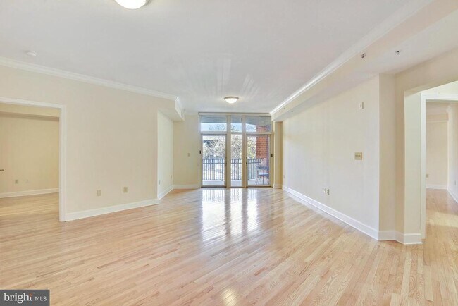 Building Photo - 502 W Broad St