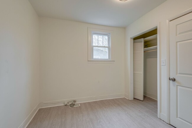 Building Photo - 3 Bed, 2 Bath Home in Prime Sylvan Park Lo...