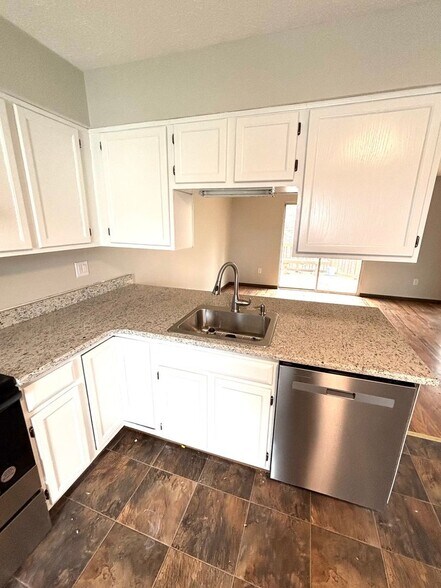 Building Photo - 157 Villa Dr