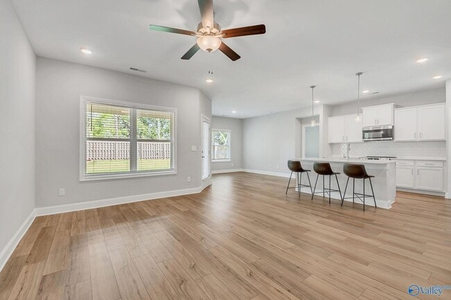 Building Photo - 147 Ivy Vine Dr