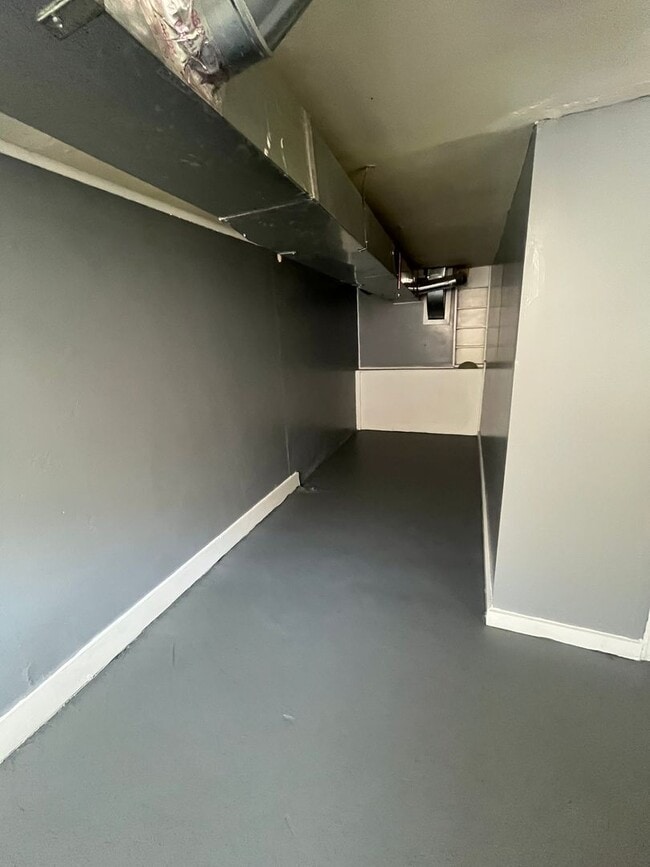 Building Photo - Renovated 3BR / 2BA Townhome for Rent – $1,325/month