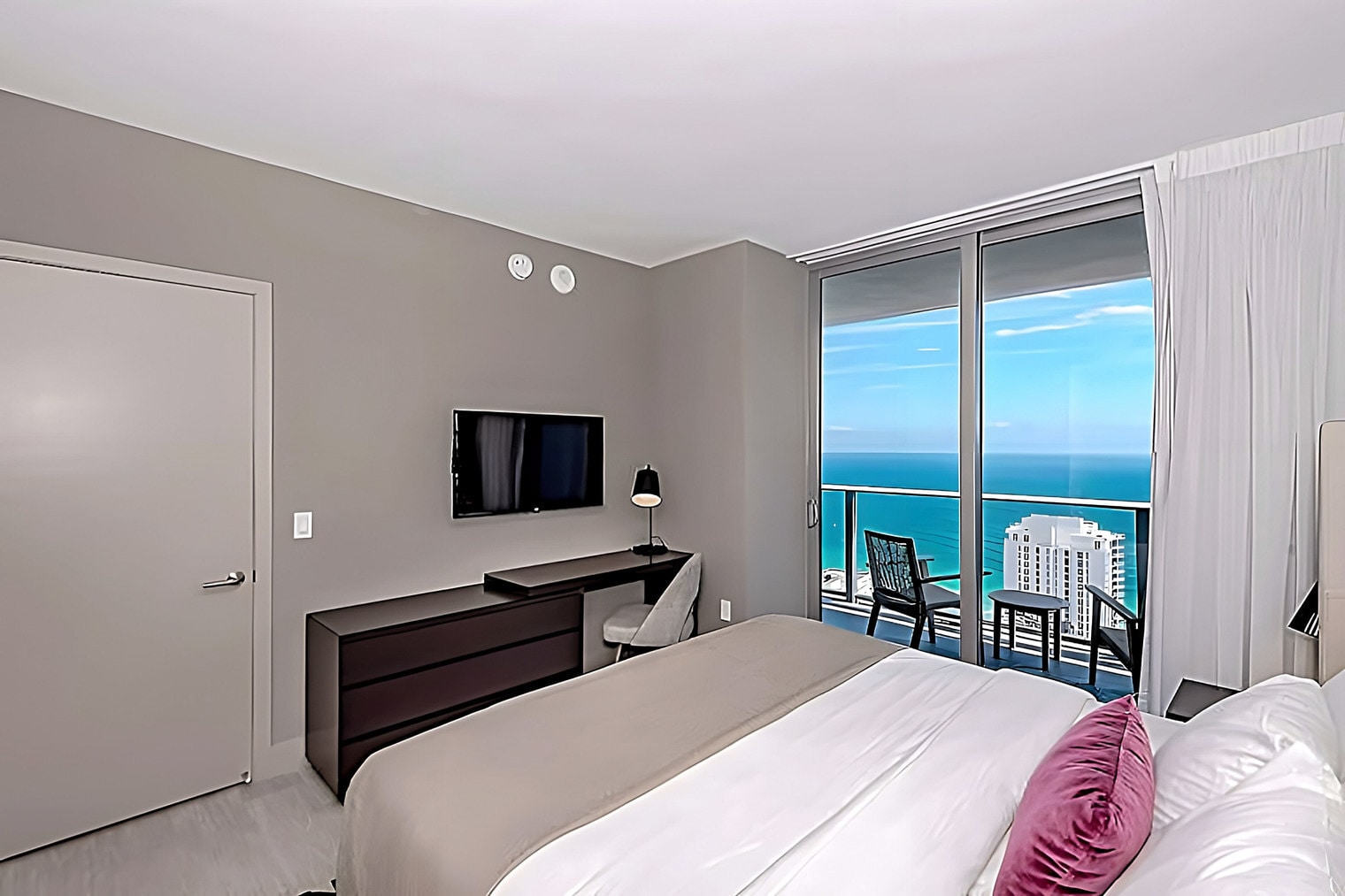 Building Photo - 4010 S Ocean Dr