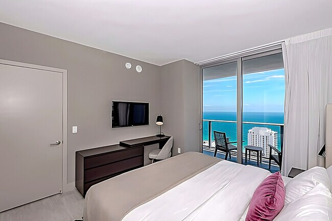 Building Photo - 4010 S Ocean Dr