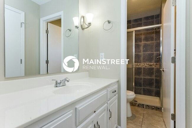 Building Photo - 5 Bedroom Pet-Friendly Home in Kansas City...