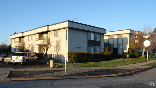 Primary Photo - 2711-2715 W Euclid Ave