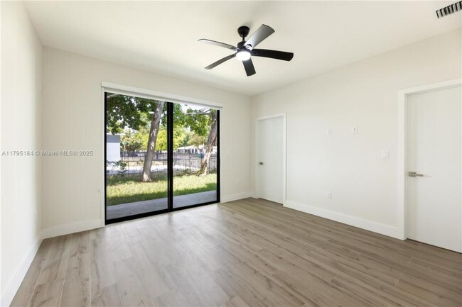 Building Photo - 3 bedroom in Miami FL 33150