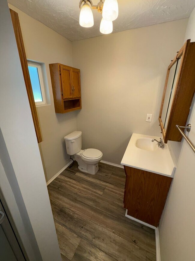 Building Photo - $1,895- ALL UTILITIES INCLUDED- BEAUTIFUL ...