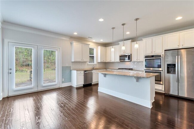 Building Photo - 5210 Mirror Lake Dr