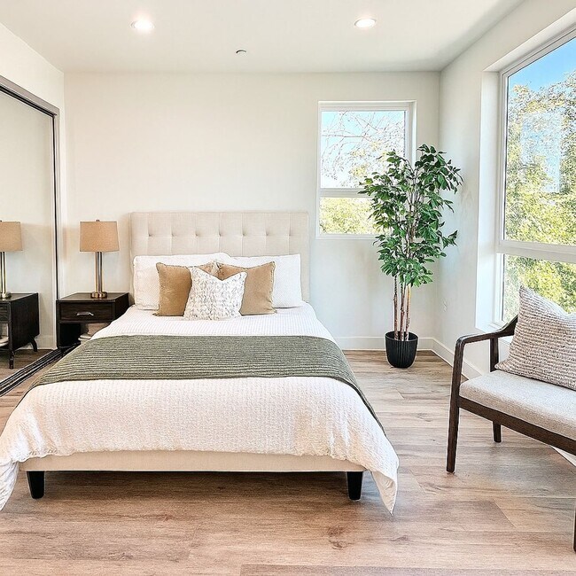 Building Photo - Modern 1-Bedroom Retreat with Sleek Finish...