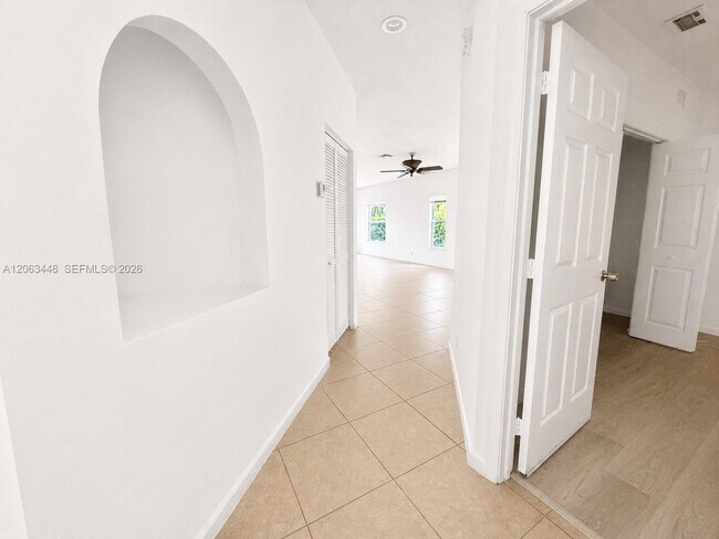 Building Photo - 12572 Shoreline Dr