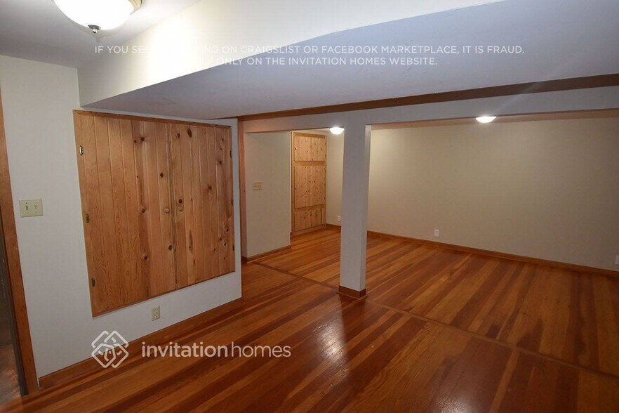 Building Photo - 118 14th Ave N