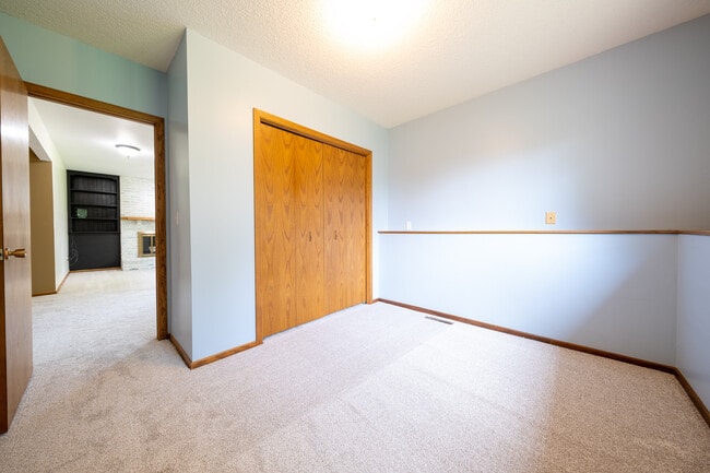 Building Photo - 4800 Orleans Ln N