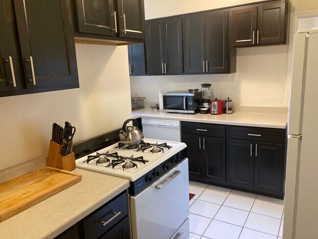 Building Photo - 5425 W Martin Dr