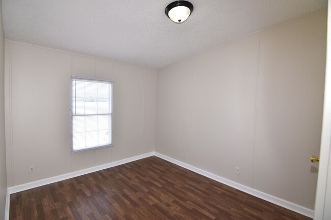 Building Photo - Spacious 3-Bed, 2-Bath Manufactured Home o...