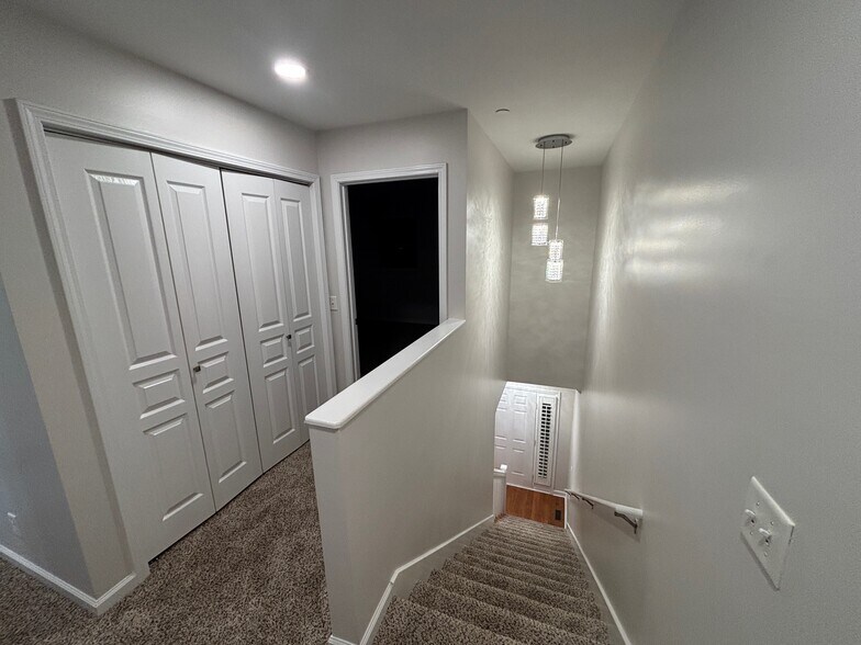 Building Photo - 161 Avalon Dr