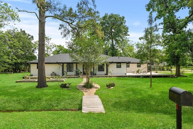 Building Photo - 1108 Myrtlewood Dr