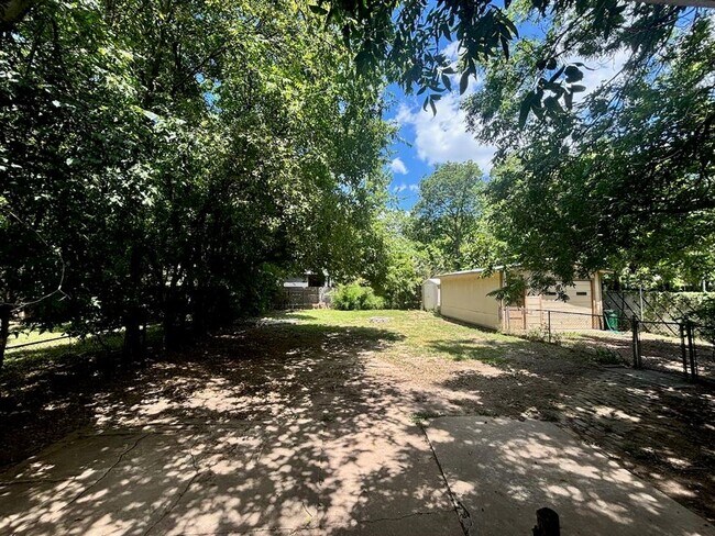 Building Photo - 1408 Romeria Dr