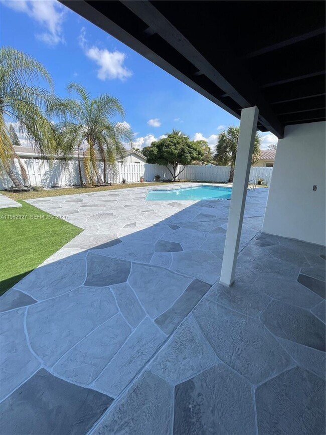 Building Photo - 8275 Shadow Wood Blvd