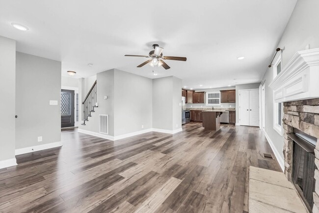 Building Photo - 843 Crestone Ln